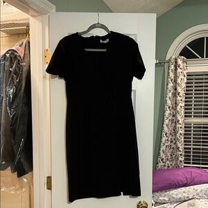 Classic Black V-Neck Short Sleeve Dress